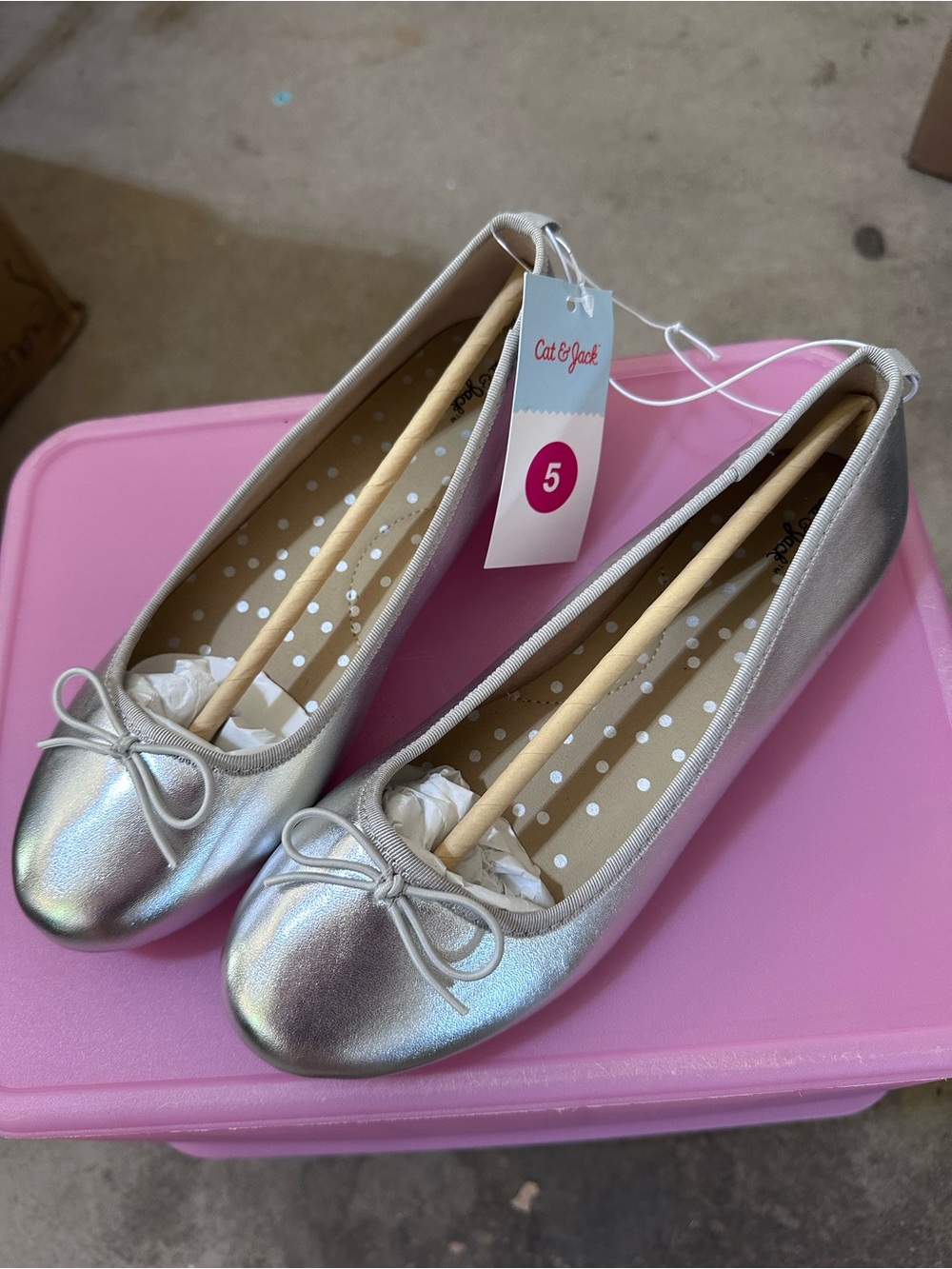 5Y Cat & Jack Silver Girls' Flats - Size 5